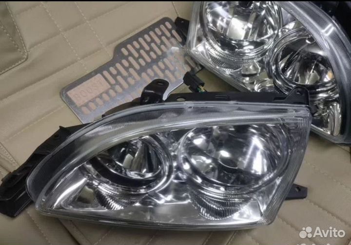 Фара на toyota avensis T220