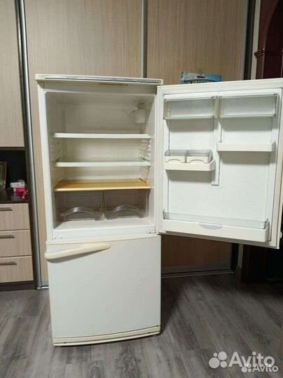 Холодильник двухкамерный