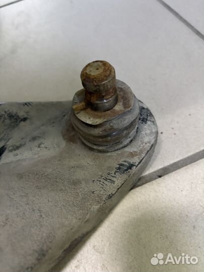 Рычаг подвески передний нижний правый LADA largus