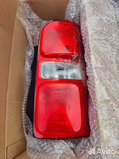 Фонарь Пежо тревеллер разбитый