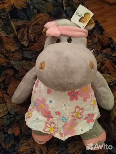 Мягкая игрушка бегемот с этикеткой