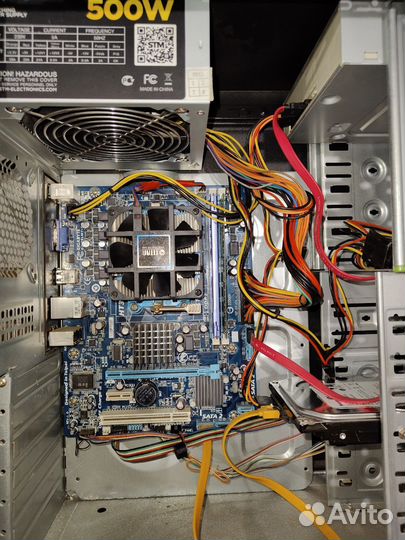 Компьютер с монитором и периферией