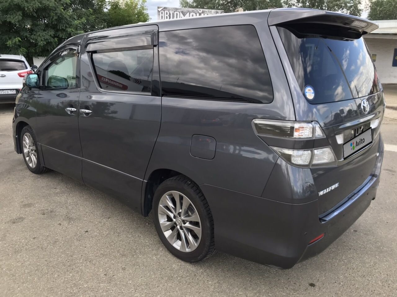 Toyota Vellfire: фото владельца