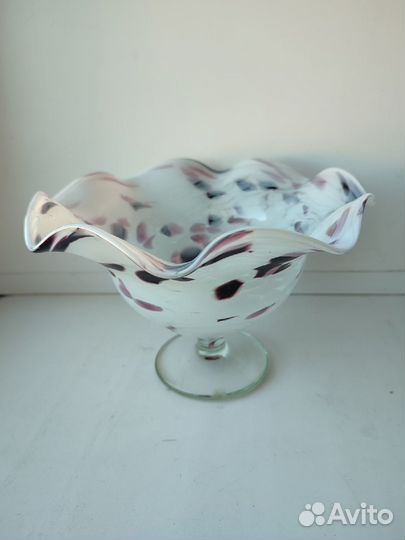 Ваза на ножке,конфетница сульфидное цветное стекло