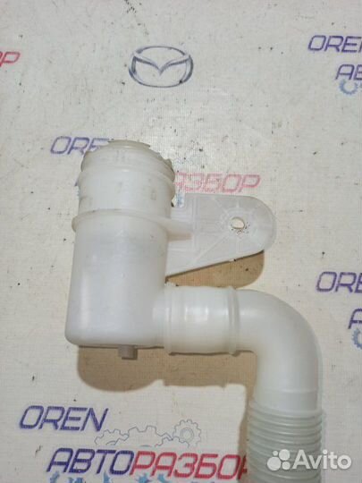 Горловина бачка стеклоомывателя Skoda Octavia A5