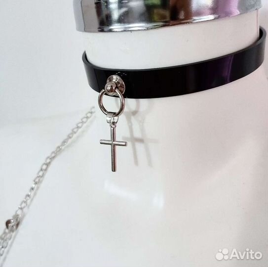 Чокер из винила с крестом тонкий эффект латекса