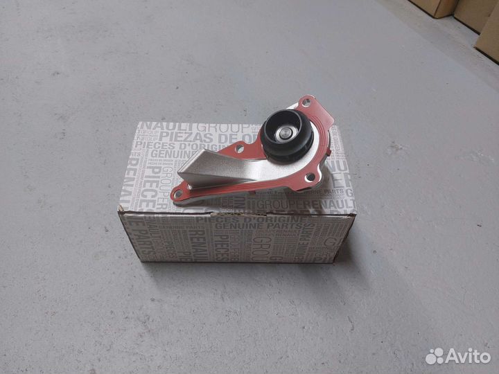 Помпа Renault/Mercedes новая оригинал