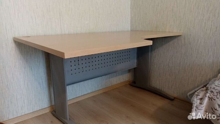 Письменный компьютерный стол угловой Berlin