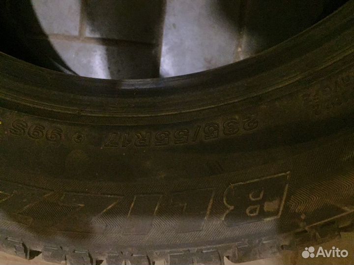 Bridgestone Blizzak DM-V1 235/55 R17