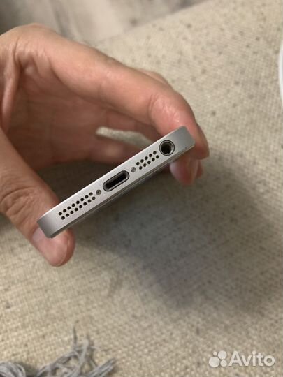 Телефон iPhone SE 2016