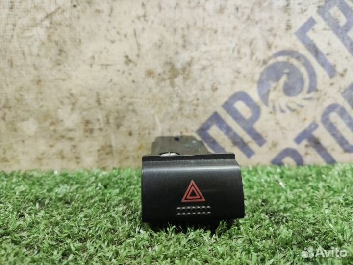 Кнопка аварийной сигнализации Toyota Avensis