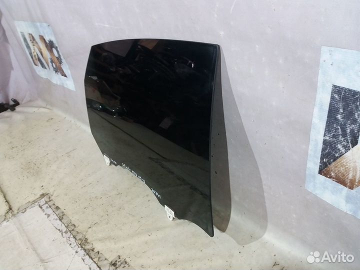 Инфинити M37 2009- Стекло правой задней двер 20741