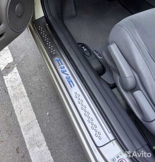 Накладки на пороги с загибом для Honda Civic 4D