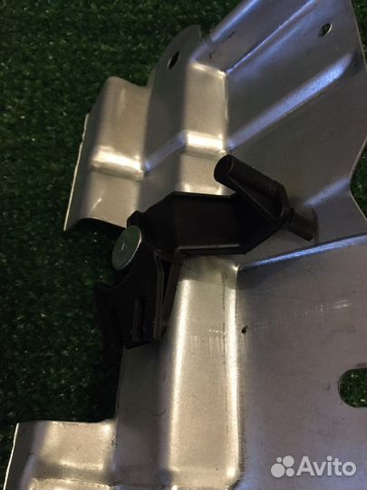 Кронштейн замка крышки багажника VW Bora