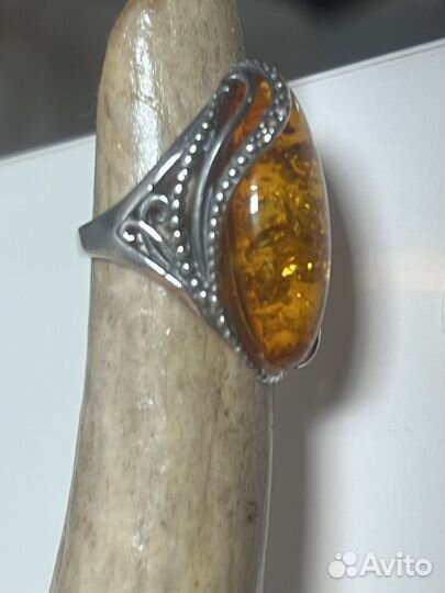 Кольцо с янтарем