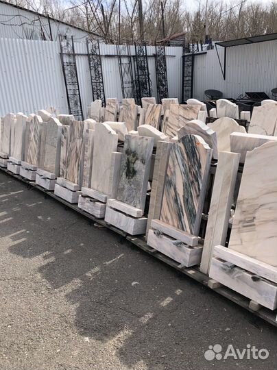 Памятники на могилу из мрамора