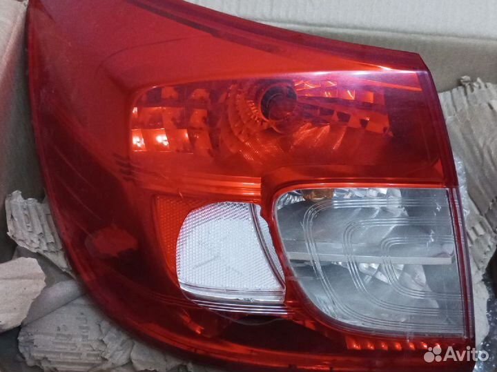 Задний левый стоп сигнал