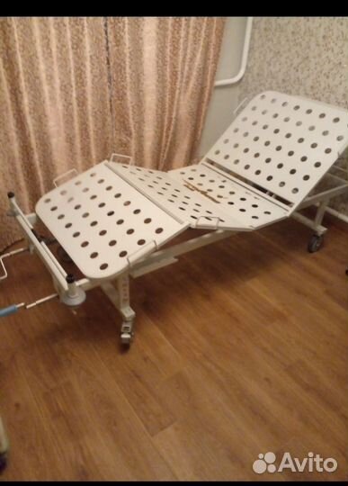 Медицинская кровать