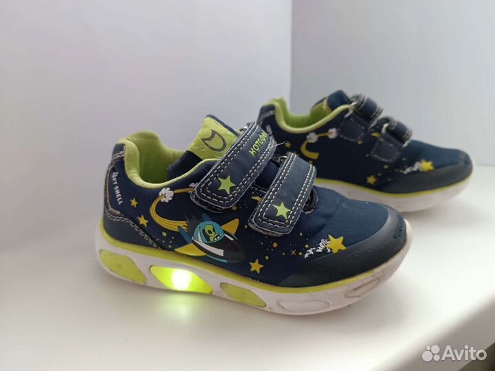 Кроссовки Котофей 24 размер