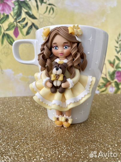 Кружечка с декором из полимерной глины