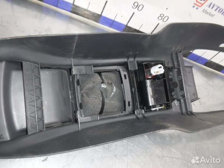 Консоль между сидений Volkswagen Polo хэтчбек BUD