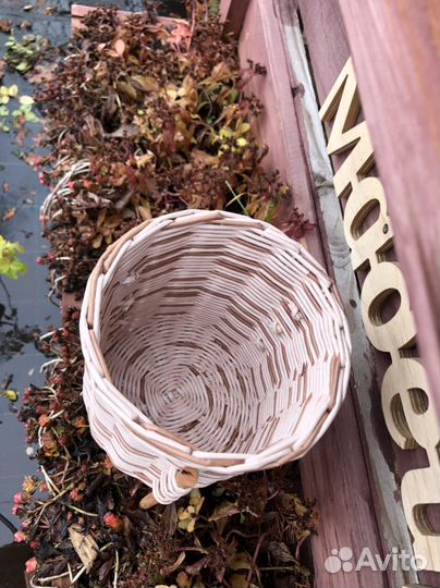 Кашпо плетеное на ножках