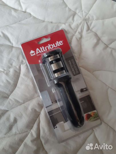 Механическая точилка для ножей Attribute AKS001