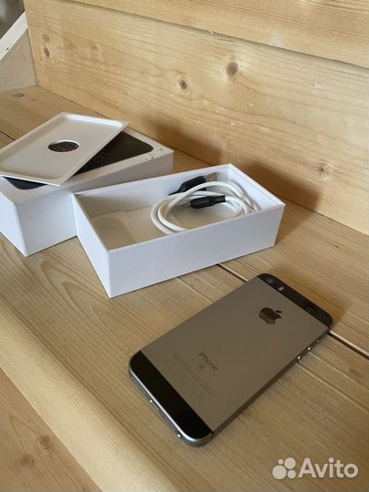 iPhone SE, 32 ГБ