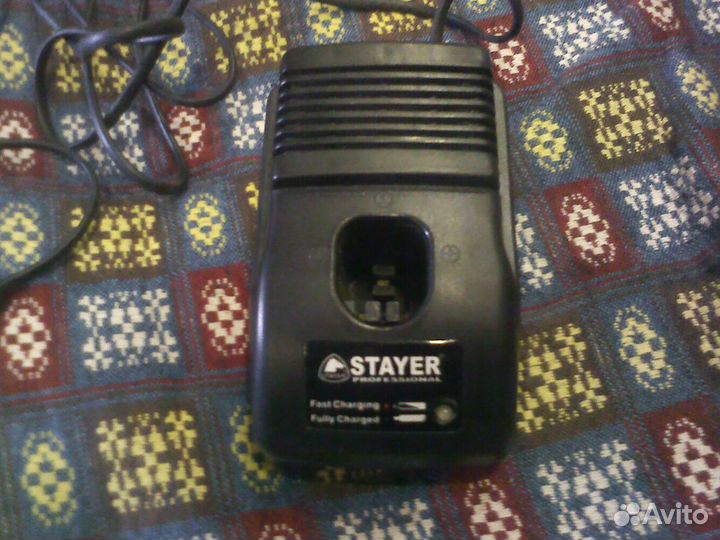 Продам зарядное устройства для шуруповерта stayer