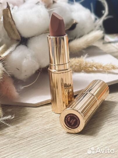 Charlotte Tilbury Revolution Matte Pillow Talk