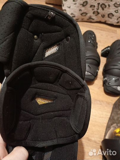 Наколенники Scoyco