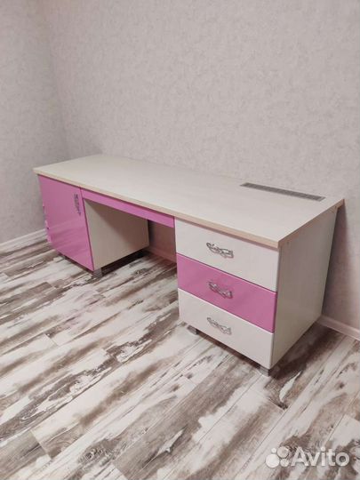 Детский письменный стол