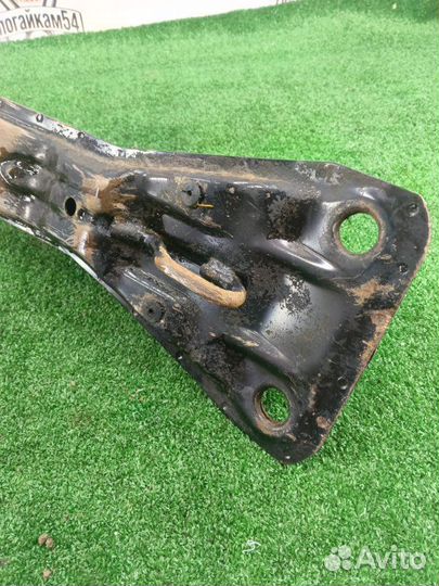 Балка продольная под двс Mitsubishi Diamante F31A