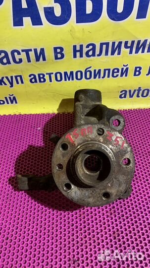 Кулак поворотный передний правый Volkswagen Transp