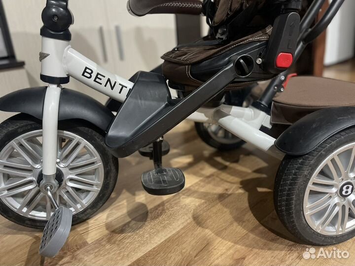 Ведосипед с родительской ручкой Bentley