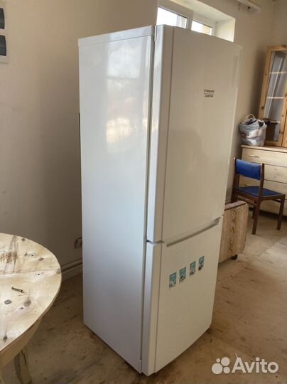 Холодильник hotpoint ariston бу