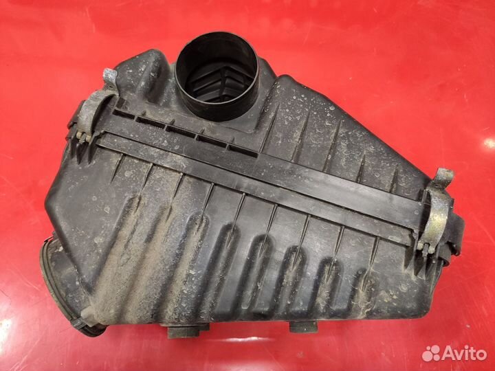 Корпус воздушного фильтра Toyota Estima