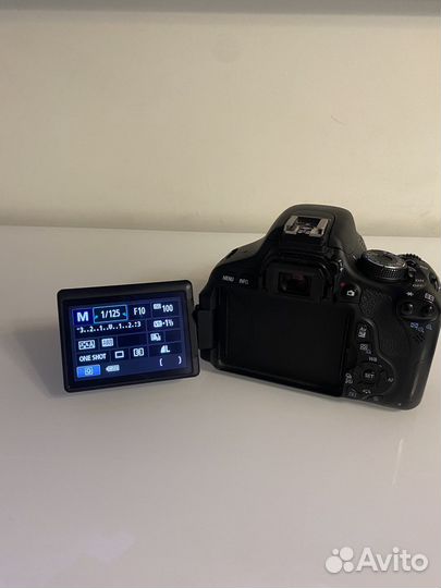 Зеркальный фотоаппарат Canon 600d