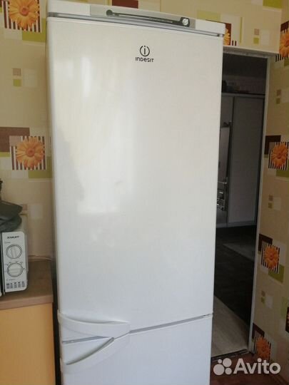 Холодильник бу indesit