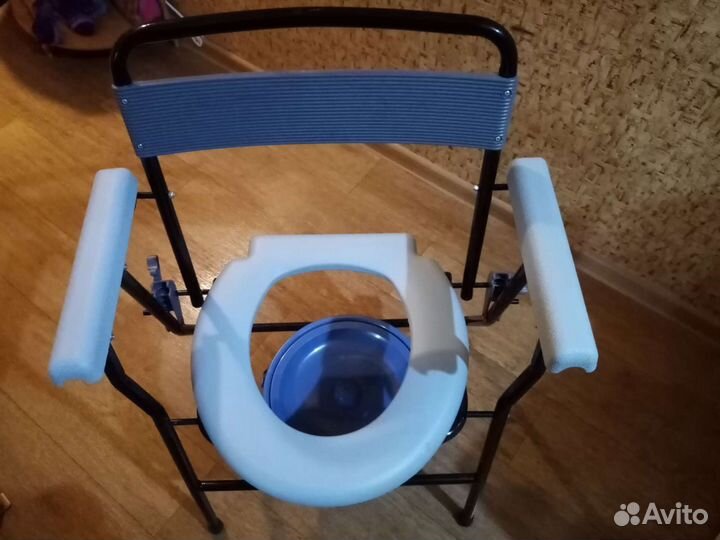 Новое кресло-туалет с санитарным основанием