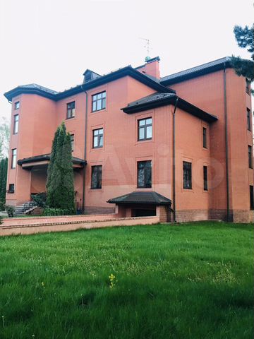 Дом 900 м² на участке 95 сот.