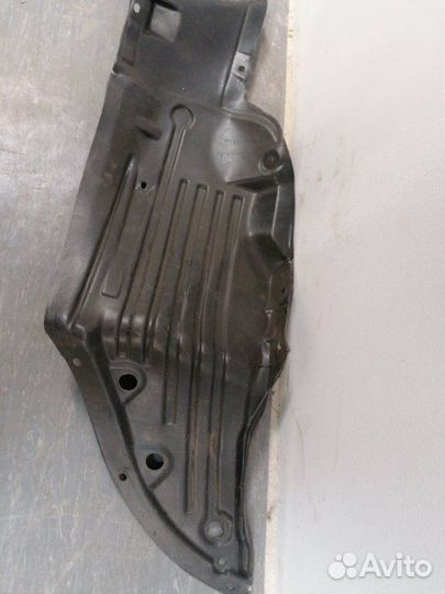 Подкрылок локер передний левый Nissan Teana