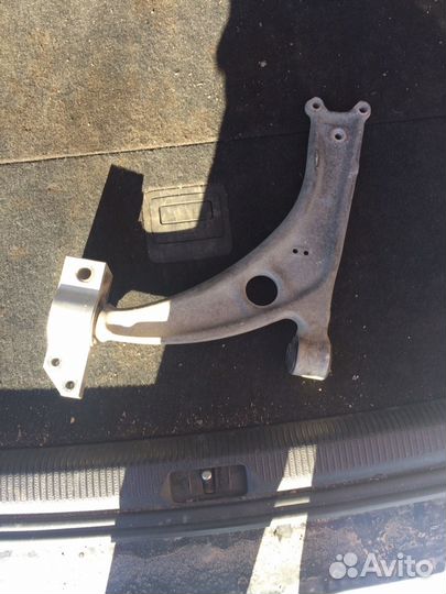 VW Passat b6 передний рычаг