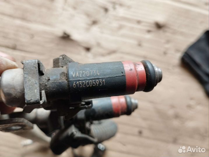 Топливная рампа с форсунками Chevrolet Niva 1.7