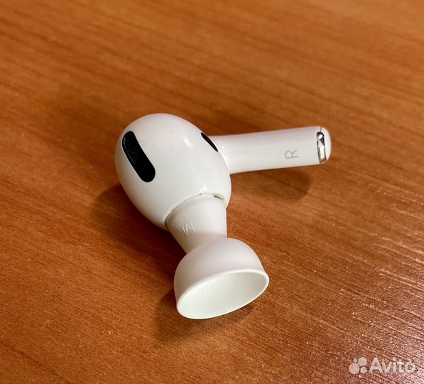 Правый наушник Apple airpods pro
