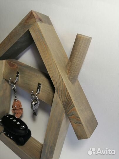 Ключница на два крючка из массива сосны