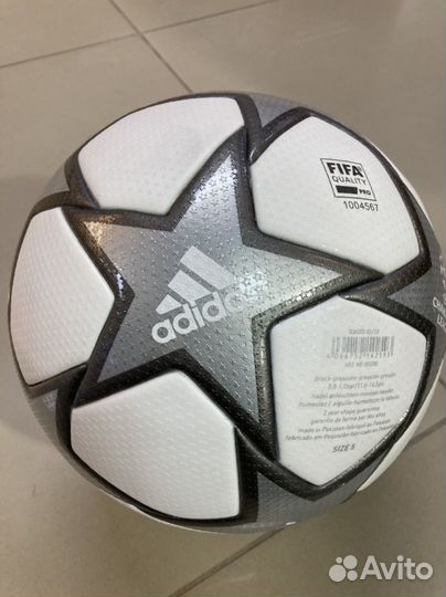 Футбольный мяч adidas лига чемпионов финал 2022
