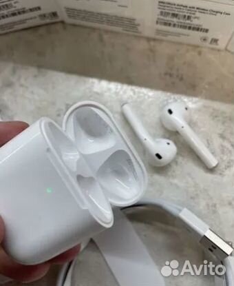 Airpods 2 новые + чехол