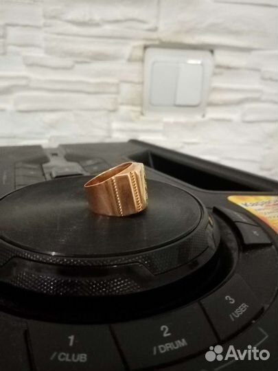 Мужской золотой перстень