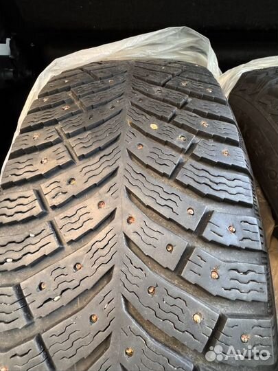 Michelin X-Ice North 4 215/60 R16